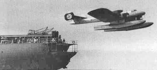 Flugzeug startet von der Anlegestelle Schiff Schwabenland