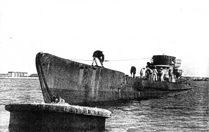 Deutsches U-Boot 530 in Mar del Plata (Juli 1945): Zwei Boote, die U-530 und die U-977, liefen nach Kriegsende in dem argentinischen Hafen ein. Mit letzter Kraft hatten sie sich nach der Kapitulation &#252;ber den Atlantik gerettet - ein vergeblicher Versuch, der Kriegsgefangenschaft zu entgehen